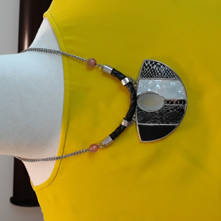 Vintage Statement Necklace 28$